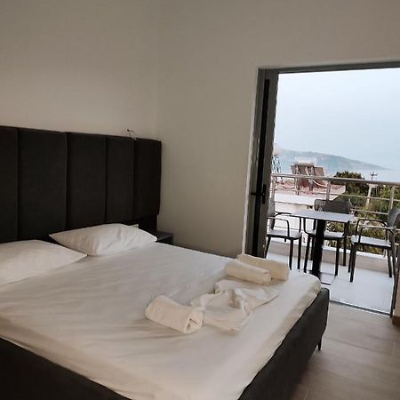 Petros Rooms Himare Exterior foto