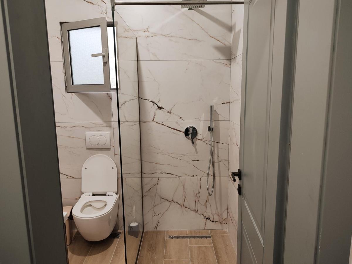 Petros Rooms Himare Exterior foto