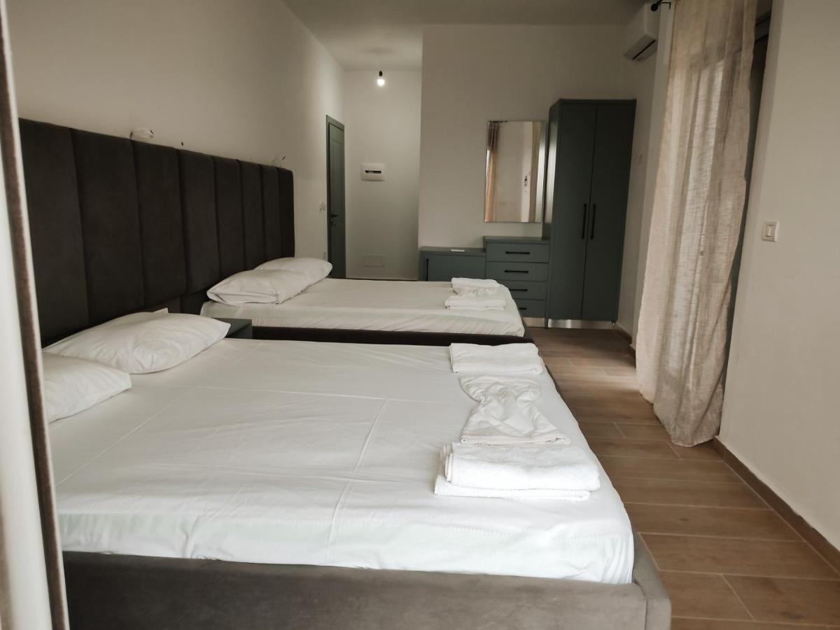 Petros Rooms Himare Exterior foto