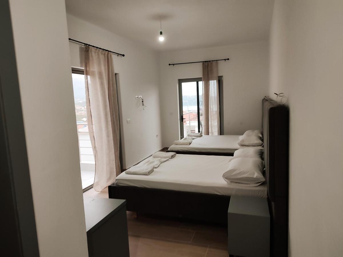 Petros Rooms Himare Exterior foto