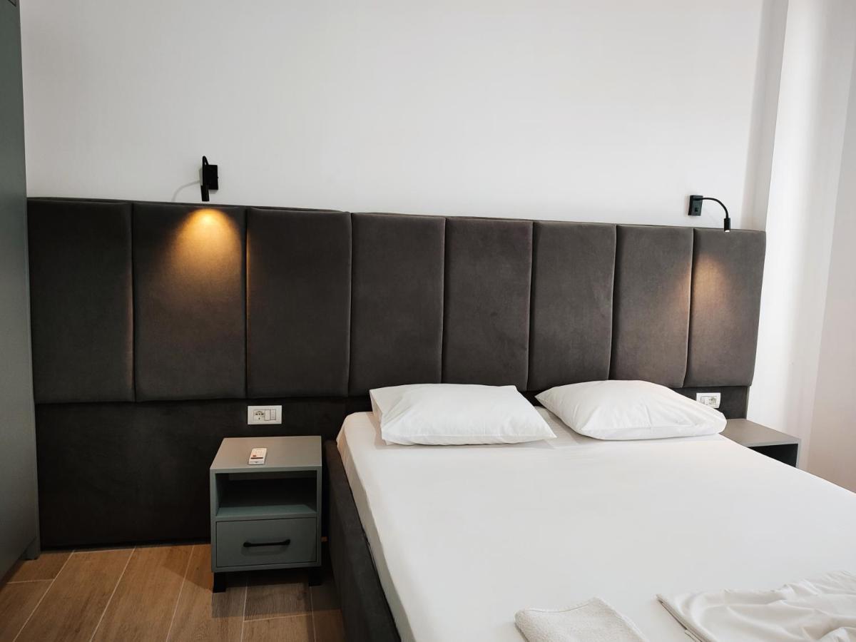 Petros Rooms Himare Exterior foto