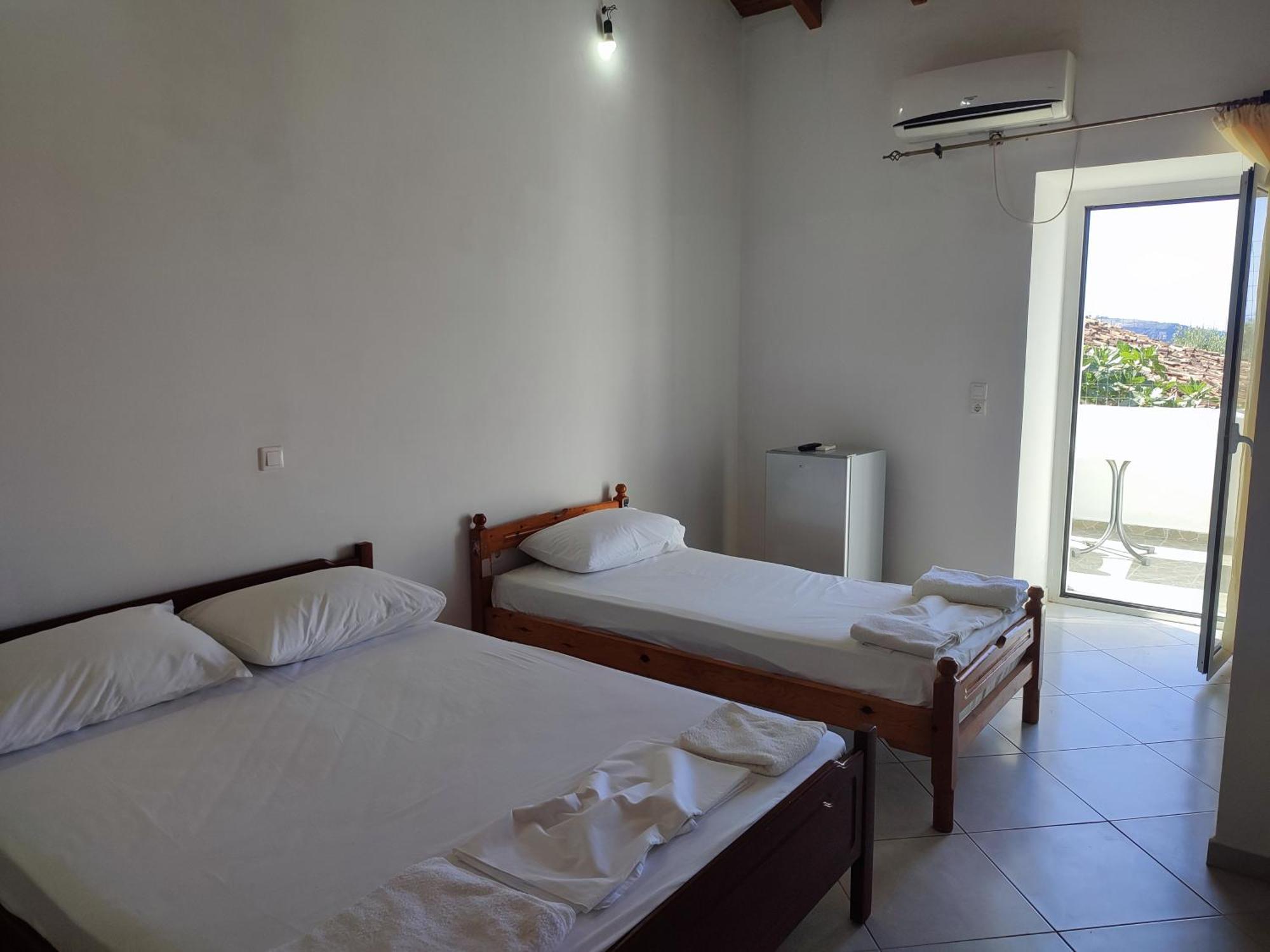 Petros Rooms Himare Exterior foto