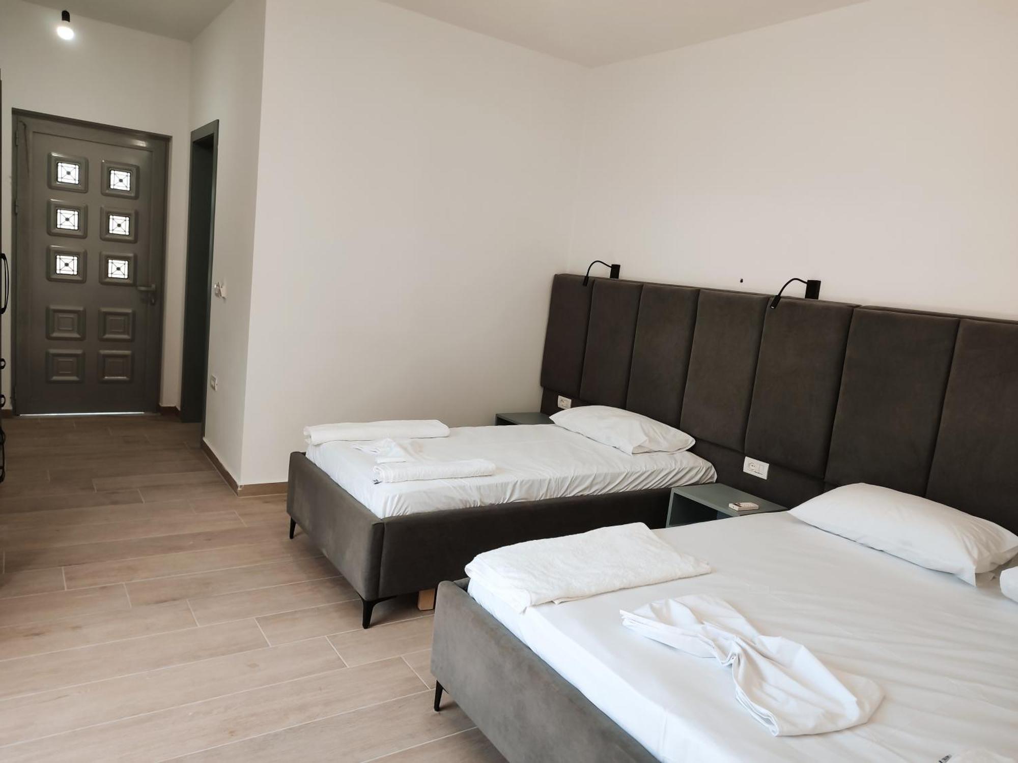 Petros Rooms Himare Exterior foto