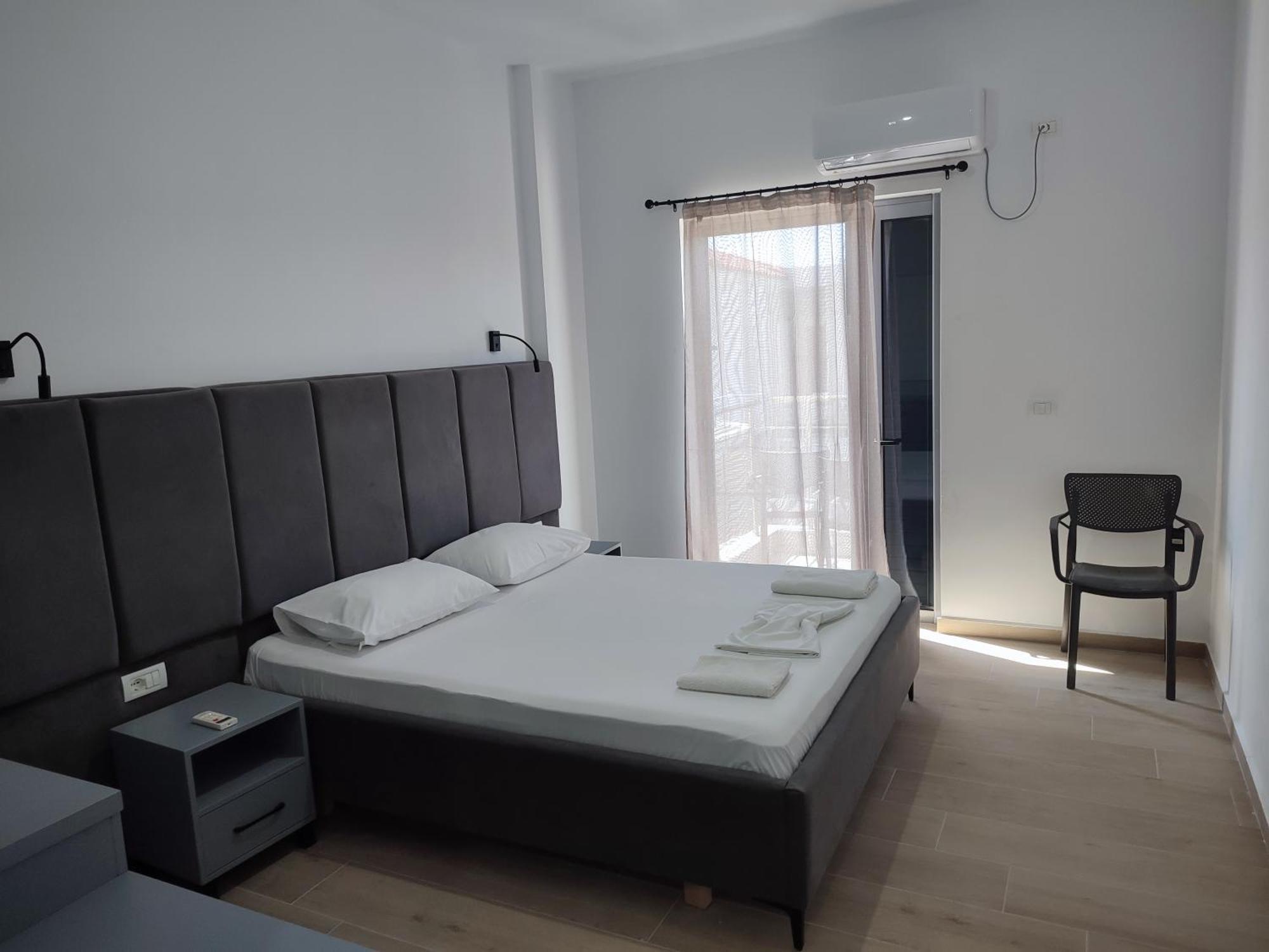 Petros Rooms Himare Exterior foto