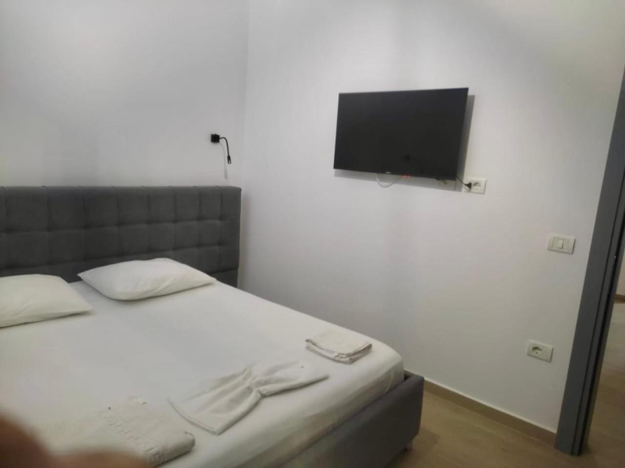 Petros Rooms Himare Exterior foto