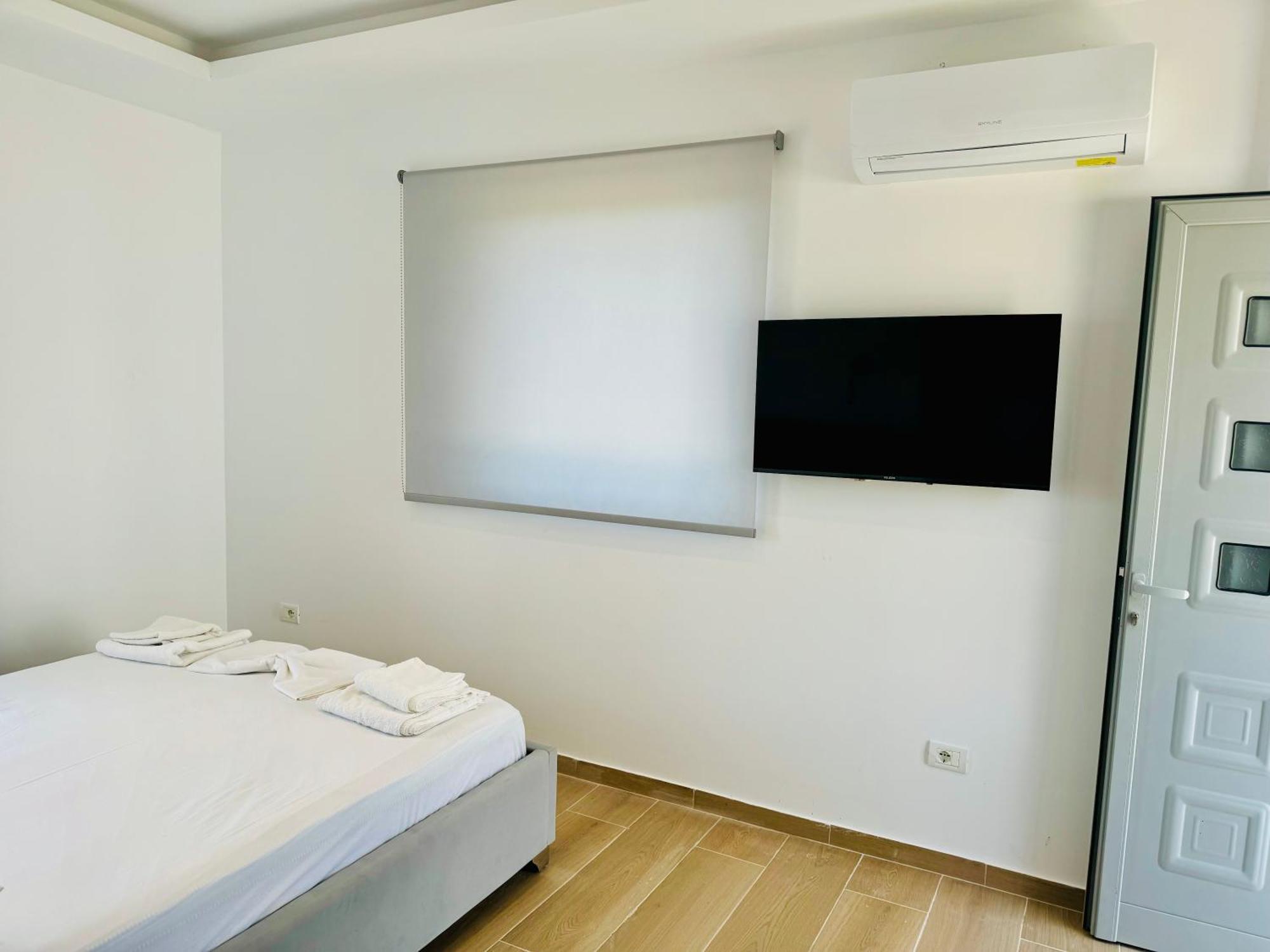 Petros Rooms Himare Exterior foto