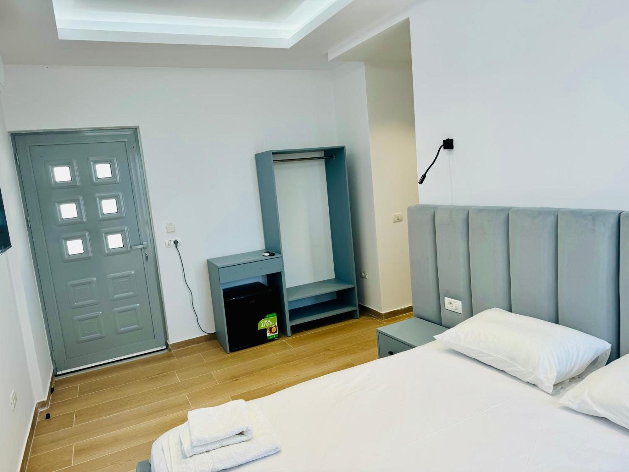 Petros Rooms Himare Exterior foto