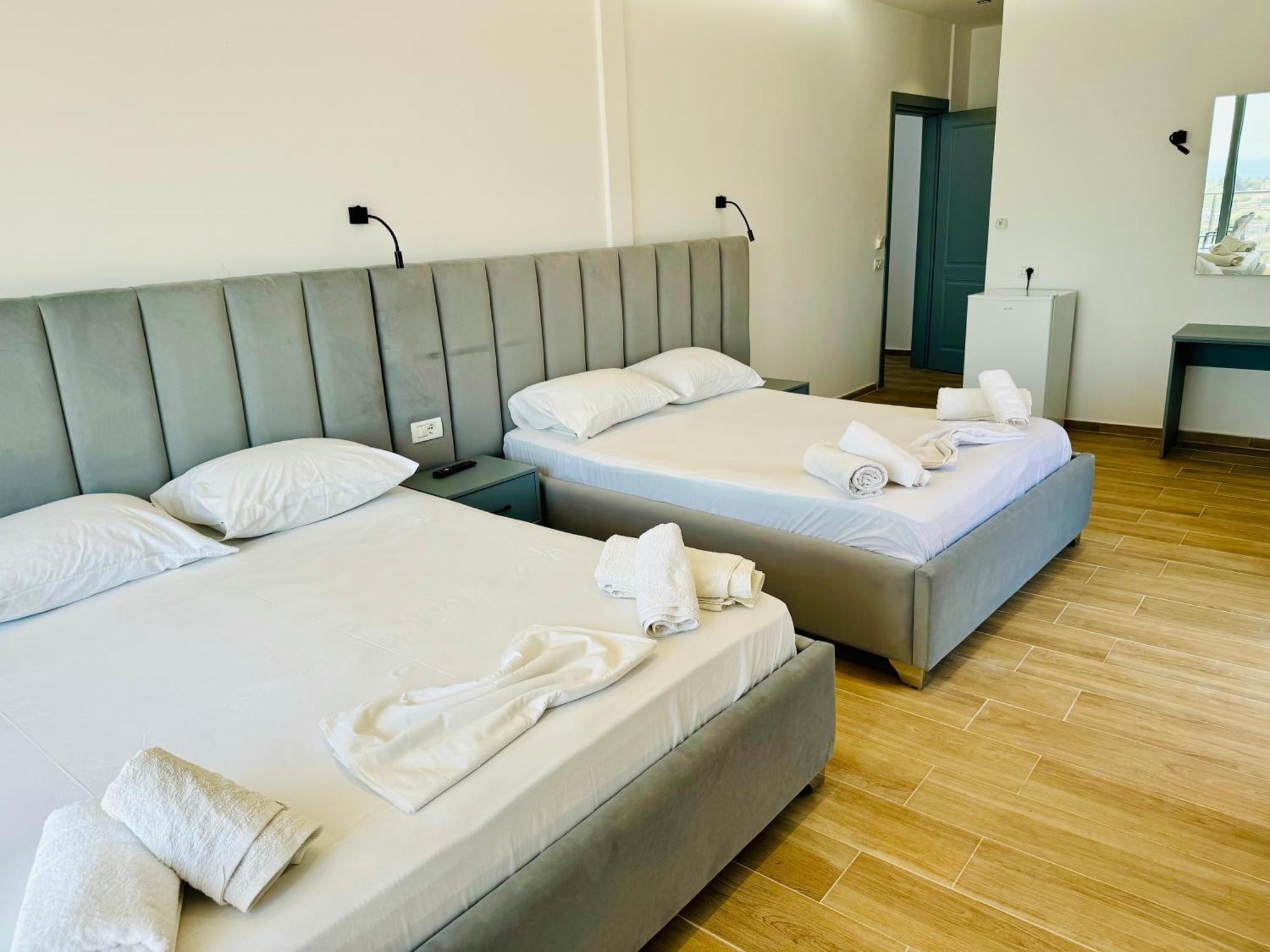 Petros Rooms Himare Exterior foto